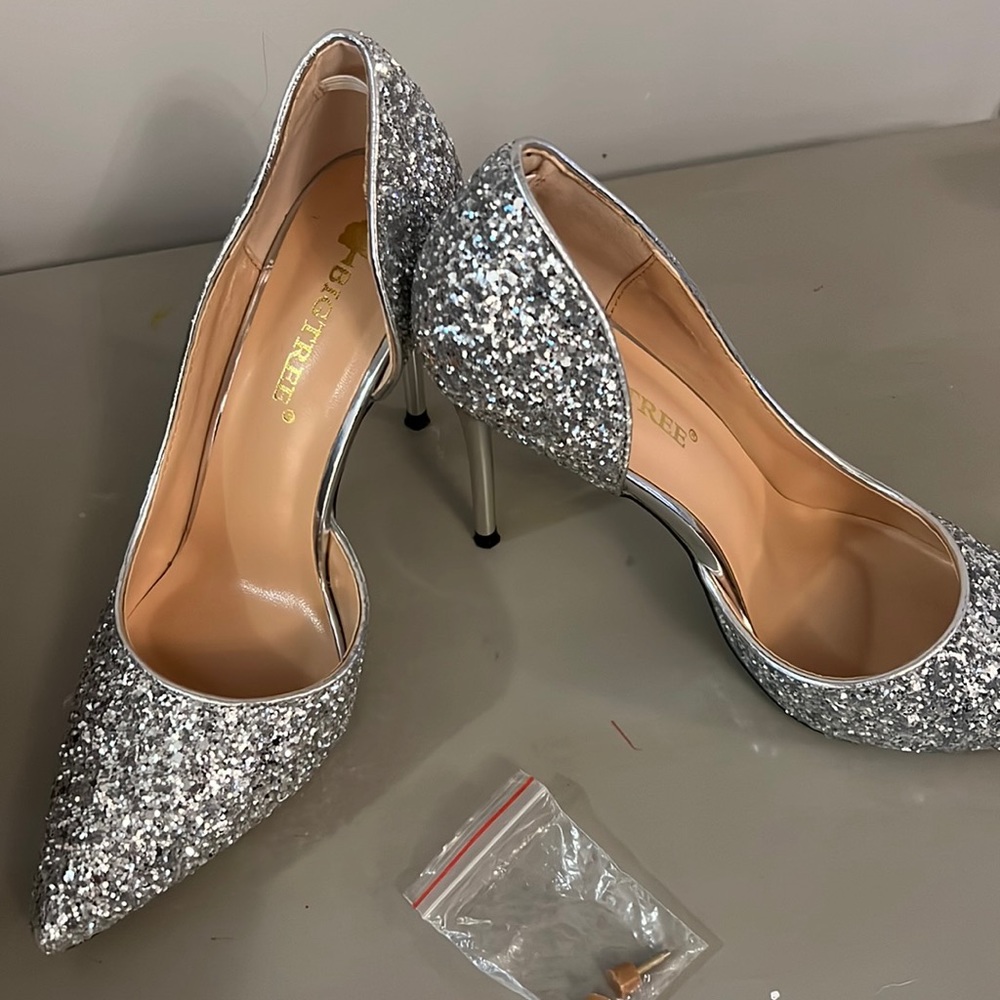 Stunning glittery heels 4 1/2” Size 7 (WORN ONCE)  Brand is Big Tree